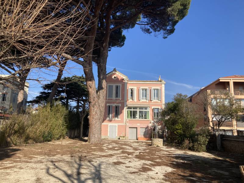 MAISON DE MAITRE A RENOVER